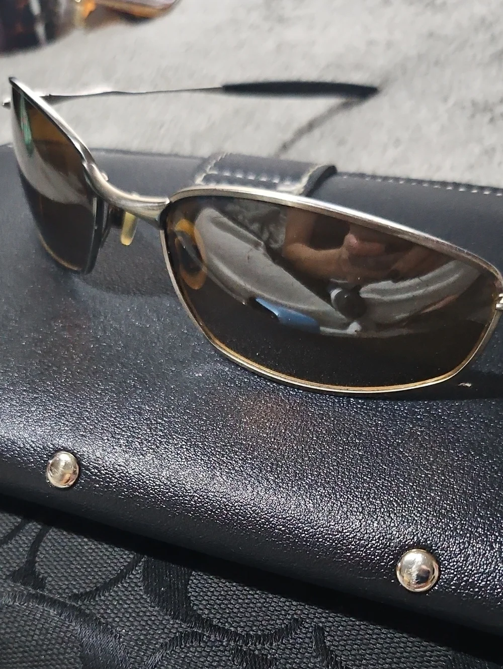 Oakley retails 280